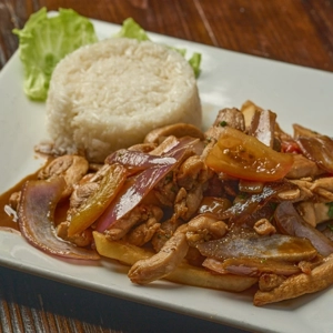 1/2 Pollo Saltado