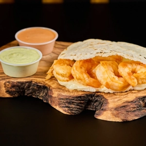 Arepa con Camarones con Queso.