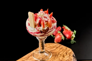 STRAWBERRIES WITH CREAM