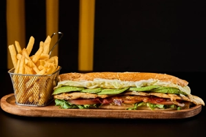 CHICKEN SANDWICH WITH AVOCADO
