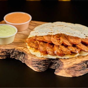 Arepa con Chorizo y Queso.