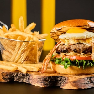 Hamburguesa Monchy's.