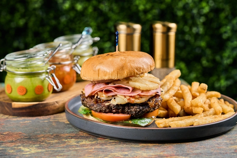 HAMBURGUESA HAWAIANA COLOMBIANA