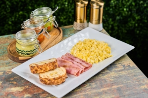 AMERICAN BREAKFAST