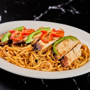 Espagueti Con Pollo Parmesano