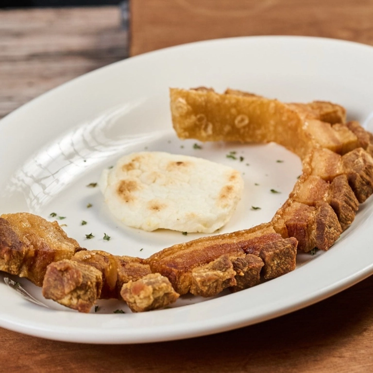 Chicharron Con Arepa