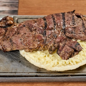 Carne / Arepas / Queso Discoteca