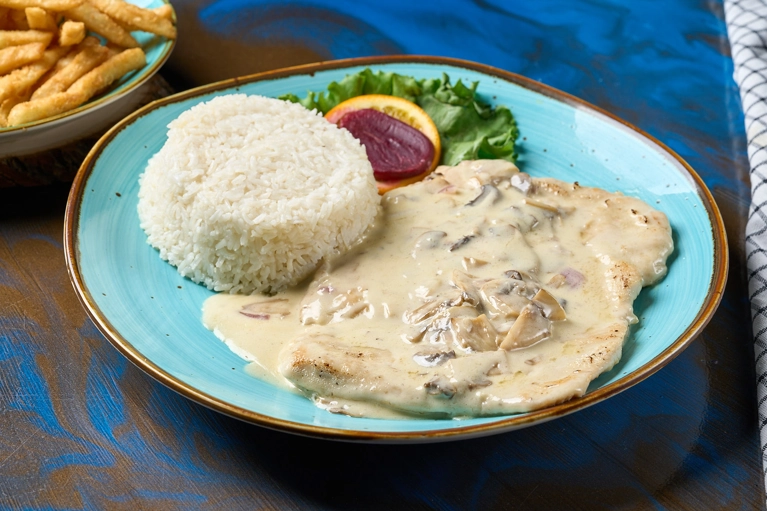 PECHUGA EN SALSA DE CHAMPIÑONES