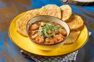 CEVICHE DE CAMARONES EN SALSA DE TOMATE