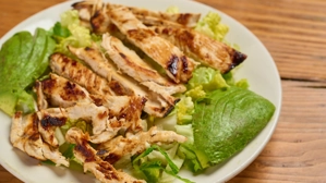 Salad w/ Chicken & Avocado