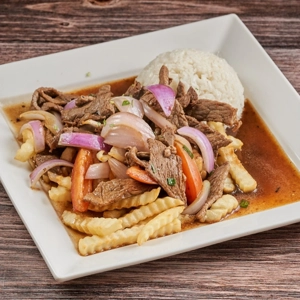 Lomo Saltado de Carne Papa y Arroz