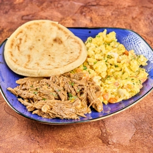 Pericos/Carne Desmechada/ Arepa V