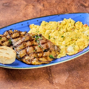 Pericos CCarne Asada