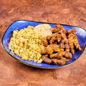 Pericos Con Chicharron