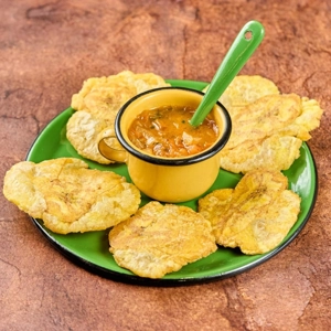 Tostones con Hogao