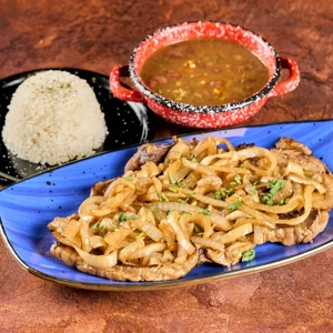 Bistec Encebollado