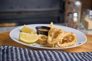 Fried calamari with lemon wedges and a side of marinara sauce in New York.