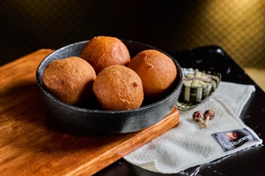 Fried cheese ball x4