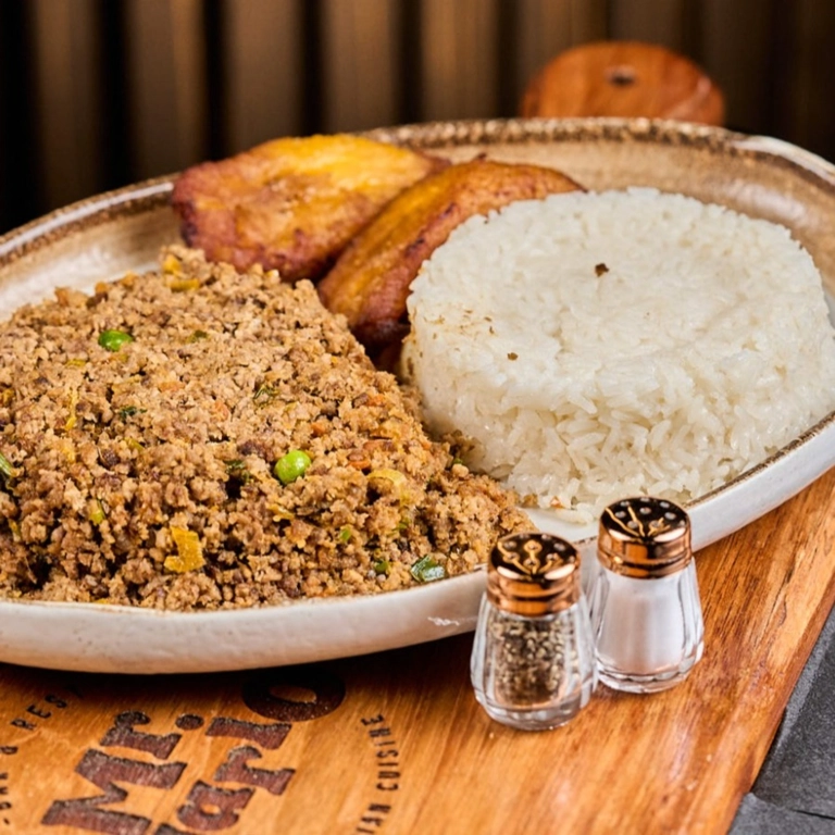 CARNE MOLIDA Y MADUROS