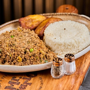 CARNE MOLIDA Y MADUROS