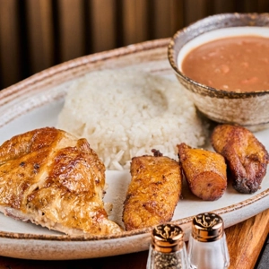 Bandeja Con 1/4 De Pollo Al Carbon/ 1/4 Roasted Chicken
