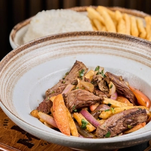 Entraña Salteada con Vegetales / Skirt Steak with Sauteed Vegetables