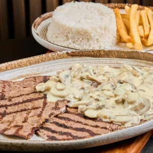 Carne en Champinones / Steak & Mushrooms