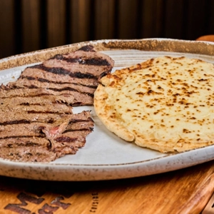 CARNE AREPA / QUESO