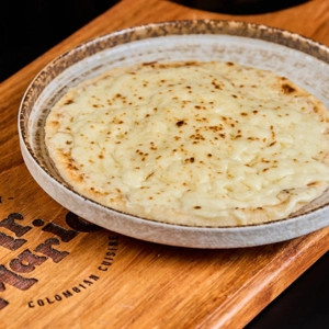 Arepa con Queso / Corn Cake with Cheese