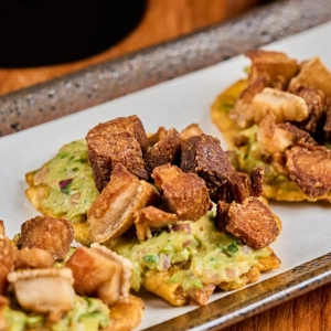 Tostones Con Guacamole y Chicharron / Green Plantain with Guacamole And Crackling