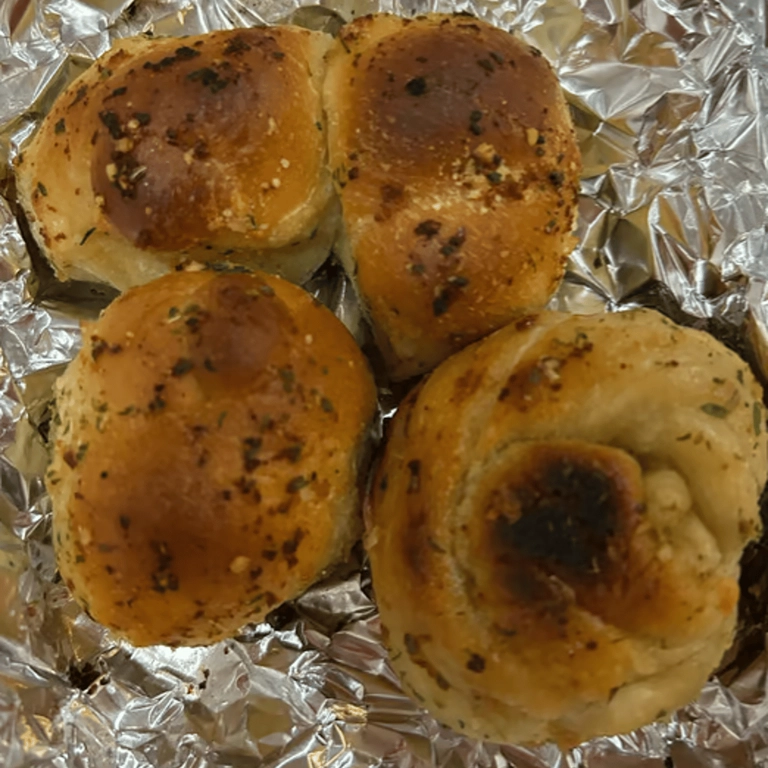 4 Pc Garlic Knots