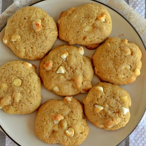 2 White Chocolate Macadamia Nut Cookies
