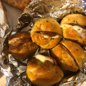 5 Pc Garlic Knots with Cheese & Italian Sausage
