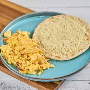 Arepa con Queso, huevos revueltos
