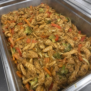 Pollo con vegetales with chicken, bell peppers, and broccoli at a Latin restaurant in Carrollton.