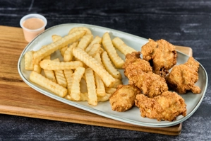 FRENCH FRIES W/ CHICKEN & CHEESE