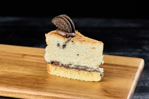 SLICE OF CHEESECAKE / CHOCOLATE CHEESECAKE