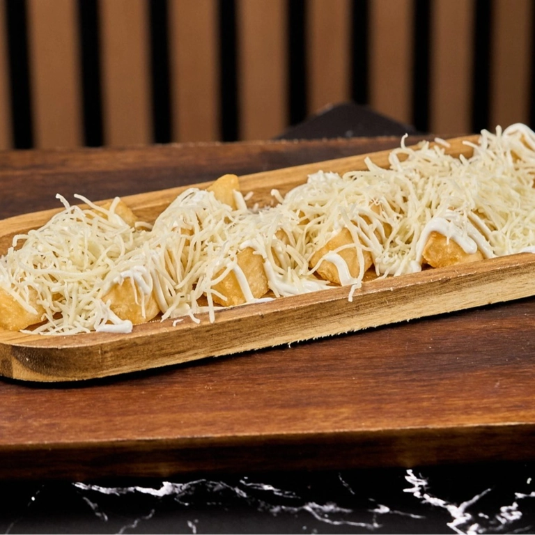 Yuca Frita Con Nata Y Queso
