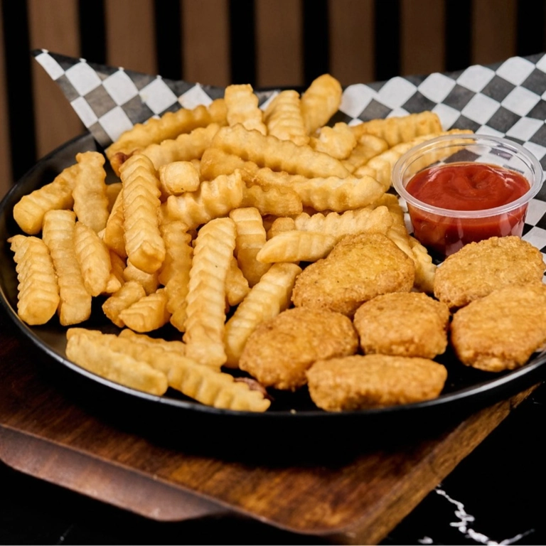 Nuggets de Pollo con papas fritas