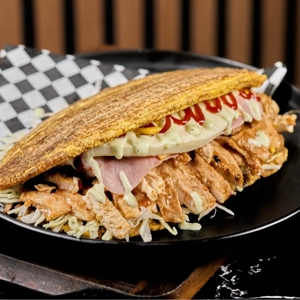 Patacón Pollo Asado