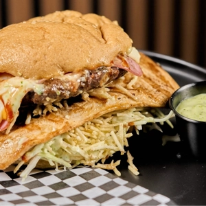 Hamburguesa Lomito y pollo asado