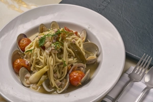 SPAGHETTI WITH CLAMS