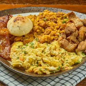 Calentado Huevos Al Gusto chorizo