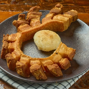 Chicharron con Arepa