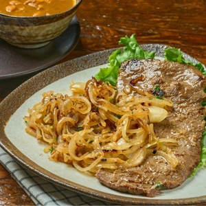 Bistec Encebollado (Especial)