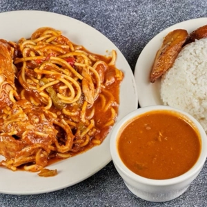 Spaghetti w/ Chicken (Espaghetti Con Pollo)