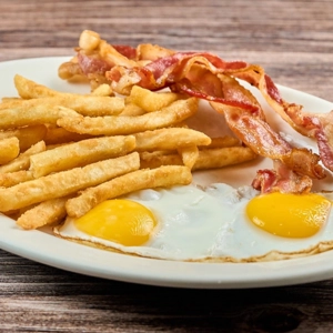 #2 Eggs with Ham or Bacon and French Fries (2 Huevos Revueltos con Jamon o Bacon y Papas Fritas.)