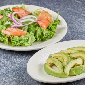 Mixed Green Salad w/ Avocado (Ensalada Verde c/ Aguacate)