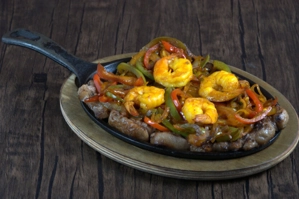 Churrasco saltado con camarones