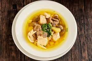 Consome de pollo